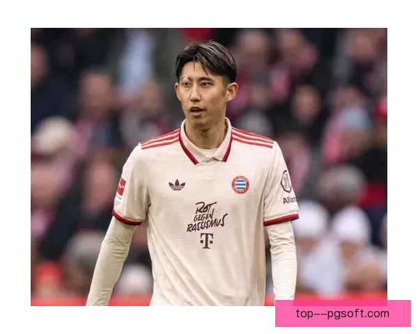 拜仁官宣签下日本国脚中卫伊藤洋辉补强后防线引发德甲与亚洲足坛关注