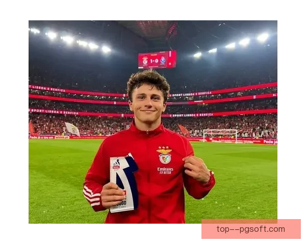 曼联预计在2025年冬窗签下本菲卡中场若昂·内维斯引发热议