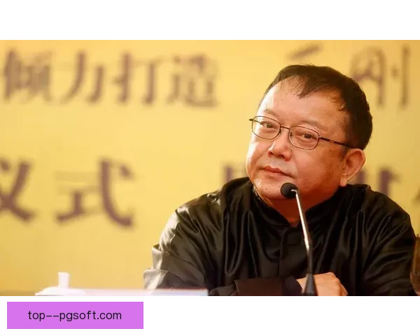 知名主持人王刚意外摔伤肋骨骨折伤势严重引发网友关心与健康警示
