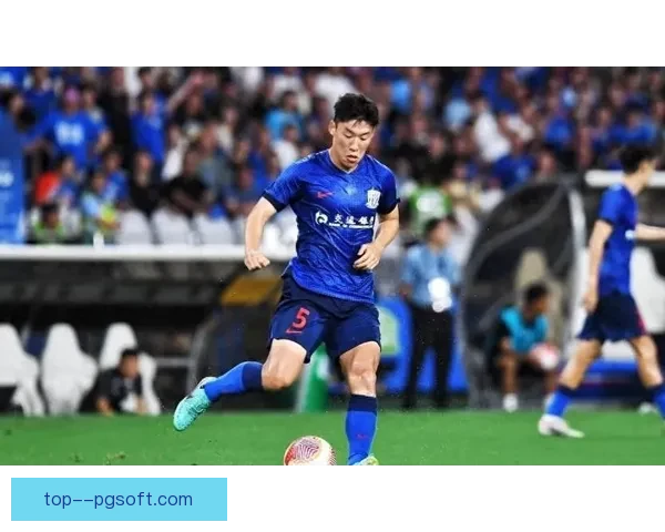 上海申花年轻后卫朱辰杰在世界杯预选赛对阵日本队中首发亮相展现稳健表现